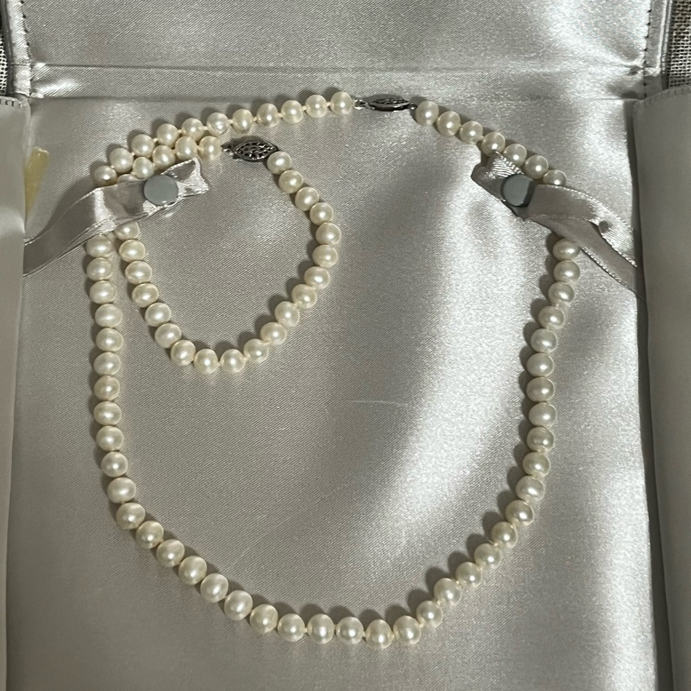 Bridal Pearl bracelet and matching necklace
